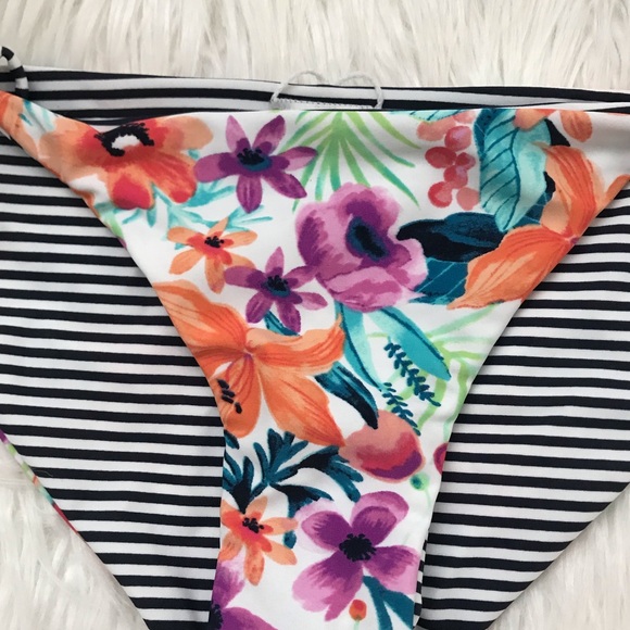 💕3 for $20!💕 Reversible Bikini Bottoms - Picture 3 of 7
